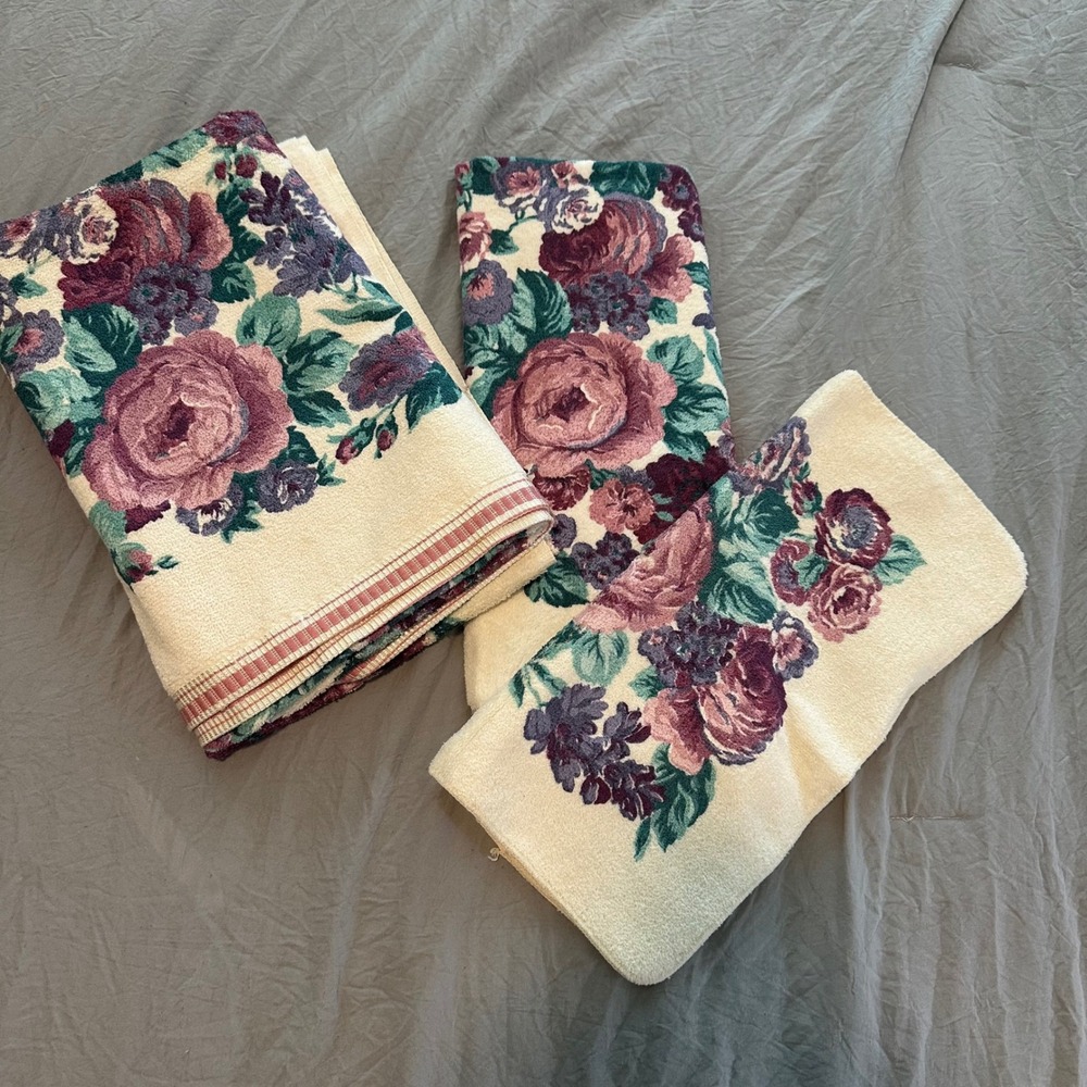 Vtg JCPenney Classic Traditions Tara Mulberry Floral 3pc Towel Set Cotton NWT